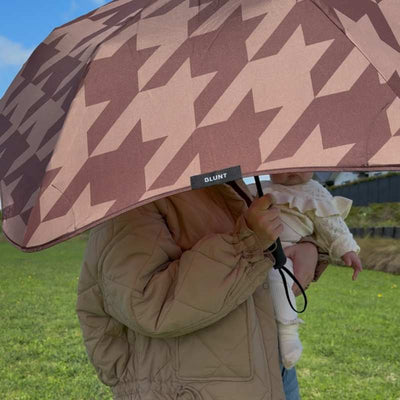 Metro Umbrella Houndstooth Cocoa