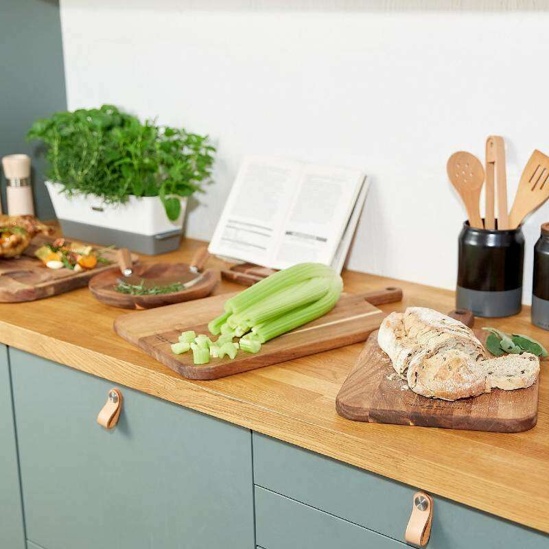 Barkway Acacia Board with Handle Large