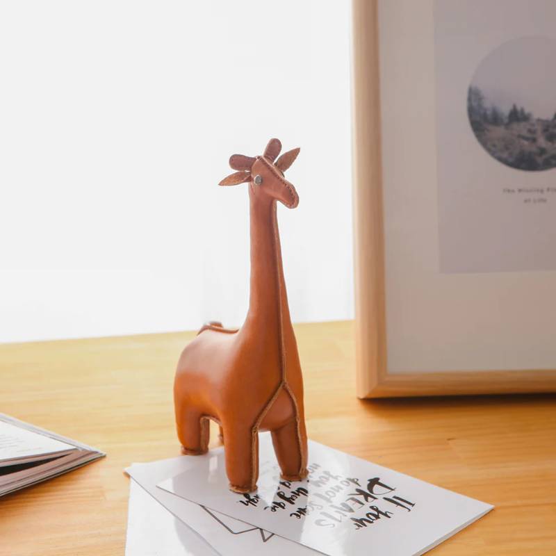 Paperweight Classic Giraffe Tan
