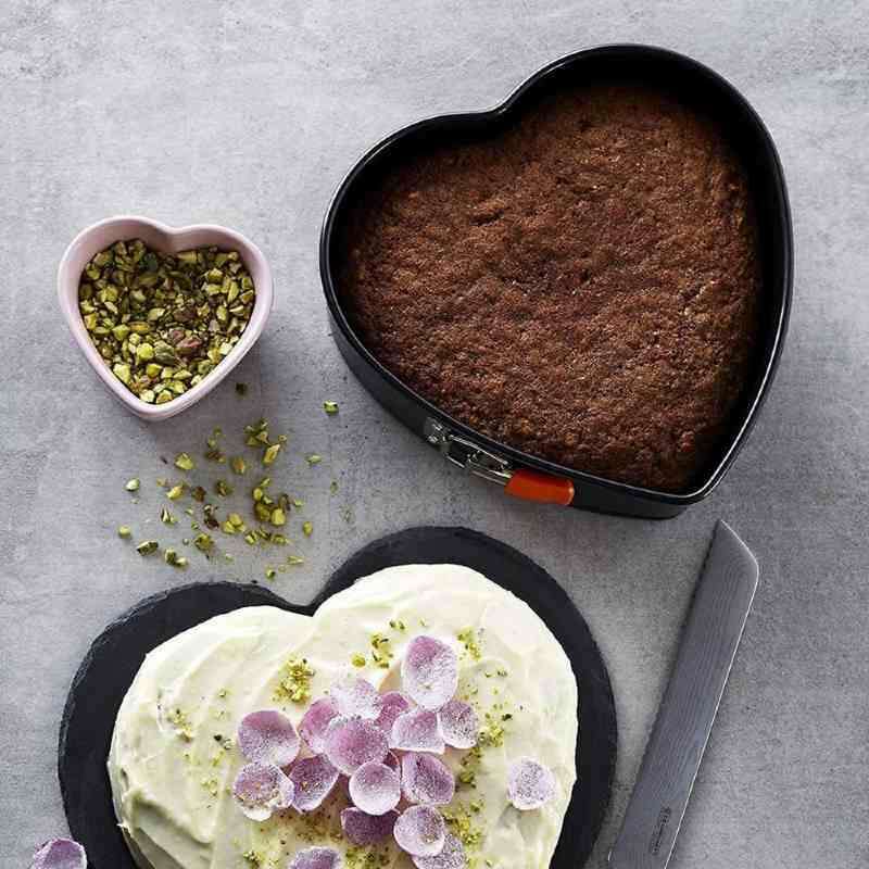 Non-Stick Heart Springform Cake Pan